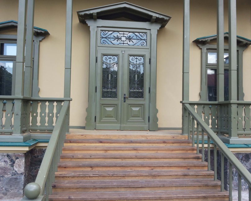 С настоящего крыльца было официально объявлено об открытии нового прихода в Лошице